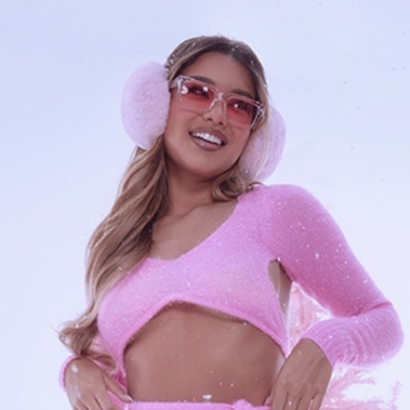 🦄Pink Faux Fur Ear Muffs🦄 - Picture 4 of 5